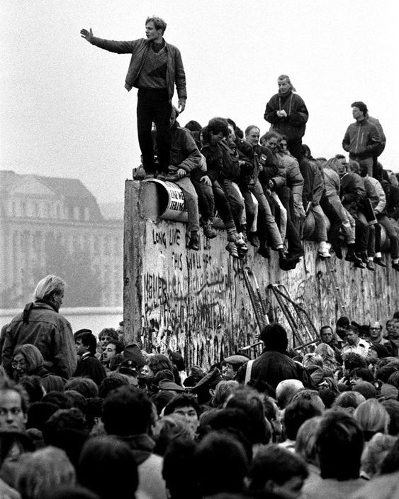 A berlini fal (The Berlin Wall), 1989